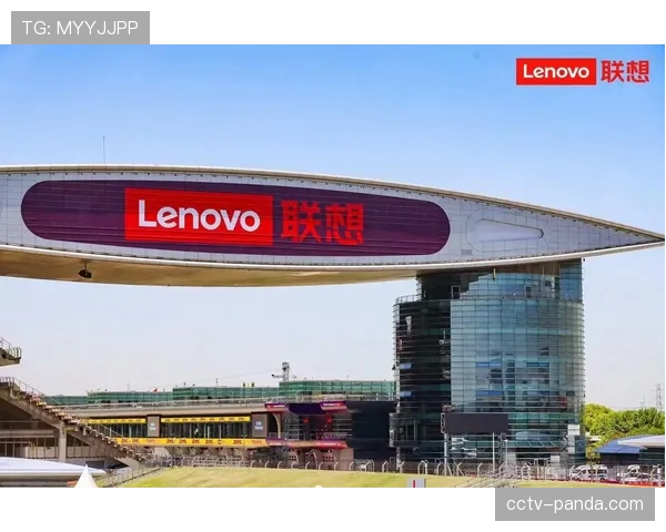 奥地利大奖赛联想赞助商标识亮相红牛环赛道，科技品牌深耕体育营销